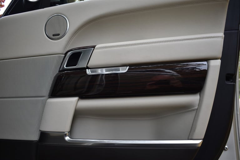 2014 Land Rover Range Rover V8 AUTOBIOGRAPHY+11 Services carried out! Estate Petrol Automatic