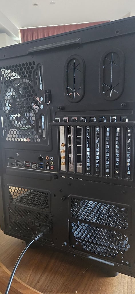 Gaming PC – Intel i5-10600, NVIDIA RTX 3080Ti, 16GB RAM, 1TB SSD, Liquid Cooling – Custom Build