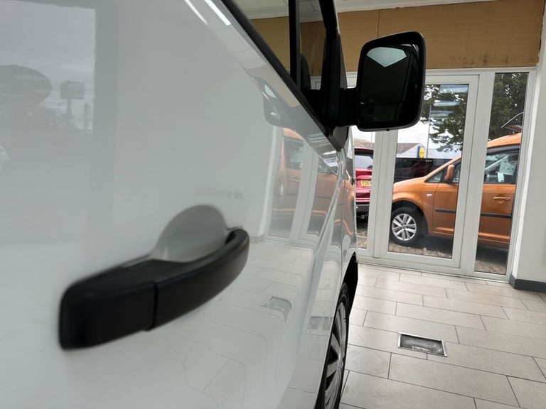 2015 Renault Trafic 1.6 dCi 27 Business camper conversion, 6 seats 5dr Diesel Manual SWB Standa C...