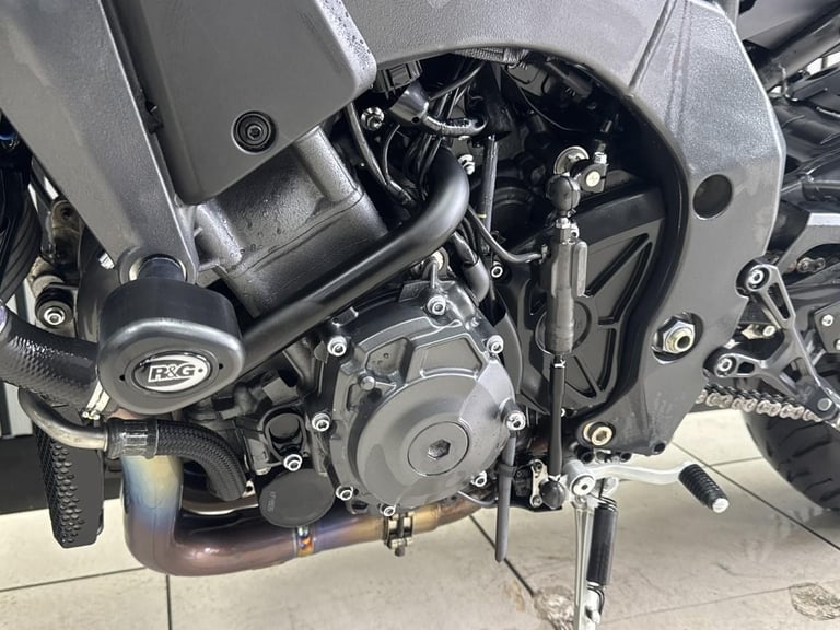 72 reg Yamaha MT10 Grey Naked sports 5571 miles, Pipeworks exuaust