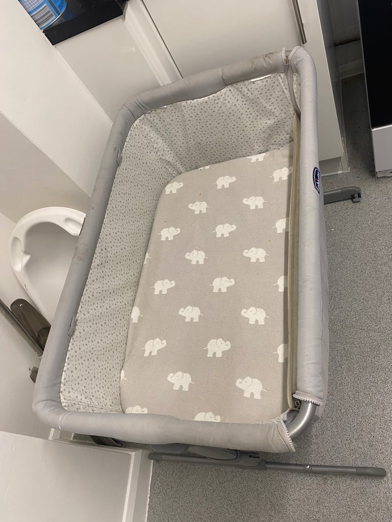 Chicco next to me cot