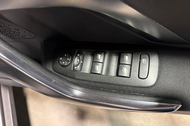 2018 Peugeot 2008 1.2 PureTech Allure Premium 5dr [Start Stop] HATCHBACK PETROL Manual