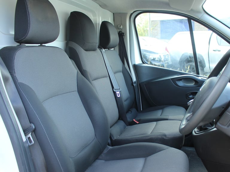 2021 Renault Trafic 2.0 dCi ENERGY 28 Business+ Panel Van 5dr Diesel Manual SWB