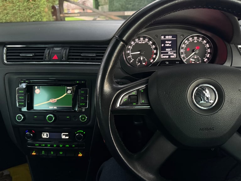 Skoda, RAPID, Hatchback, 2013, Manual, 1598 (cc), 5 doors
