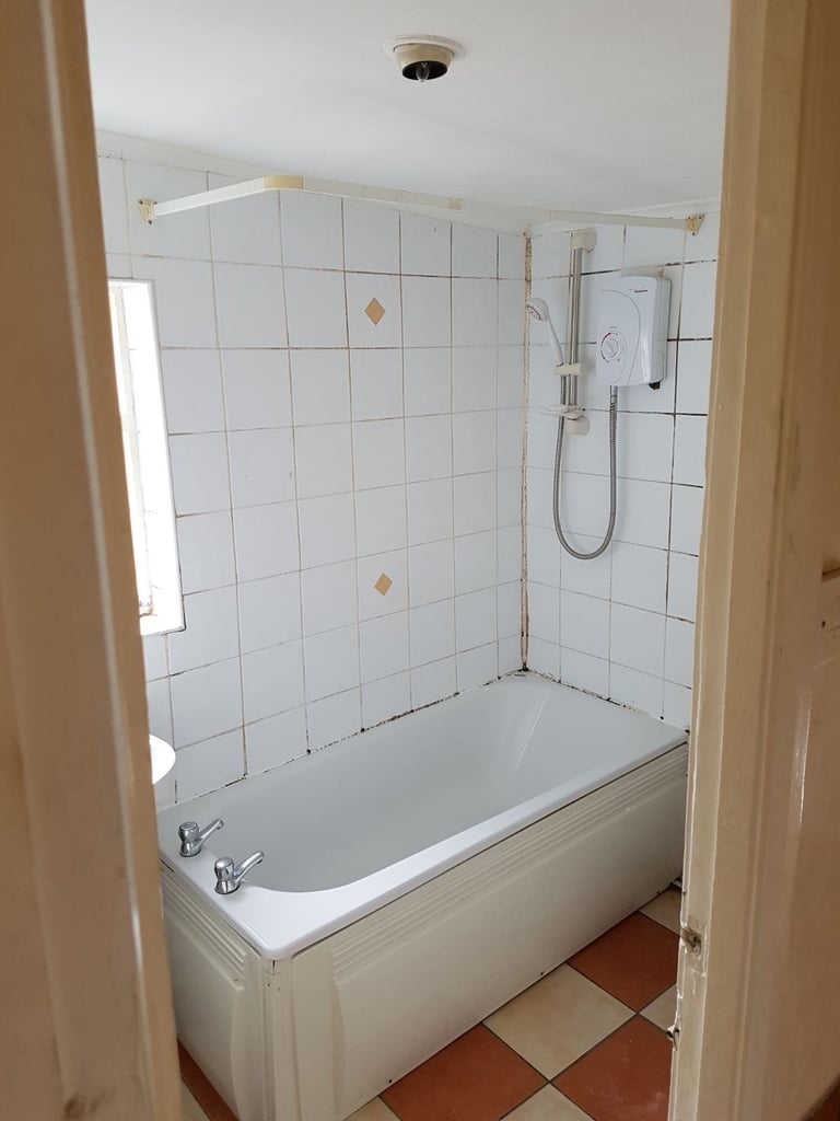 NICE 3 BED ON  Westbourne avenue , Park END,  NE8 4NS Gateshead 
