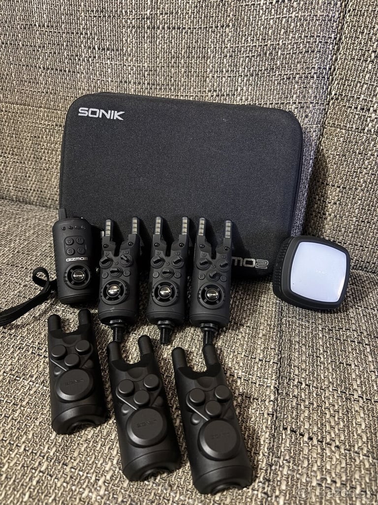 image for Sonik gizmo 2 3+1 bivvy light, case, receiver & 3x bite alarms 