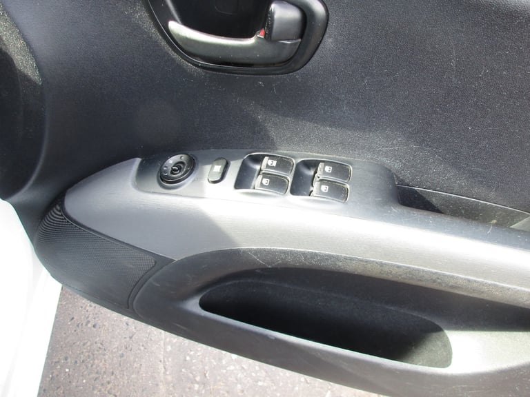 2011 (61) HYUNDAI  i10 , 1.2 ACTIVE , £20 YEAR TAX , ULEZ &amp; CAZ EXEMPT