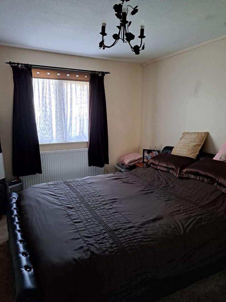 Spacious, two storey semi, g/f/f