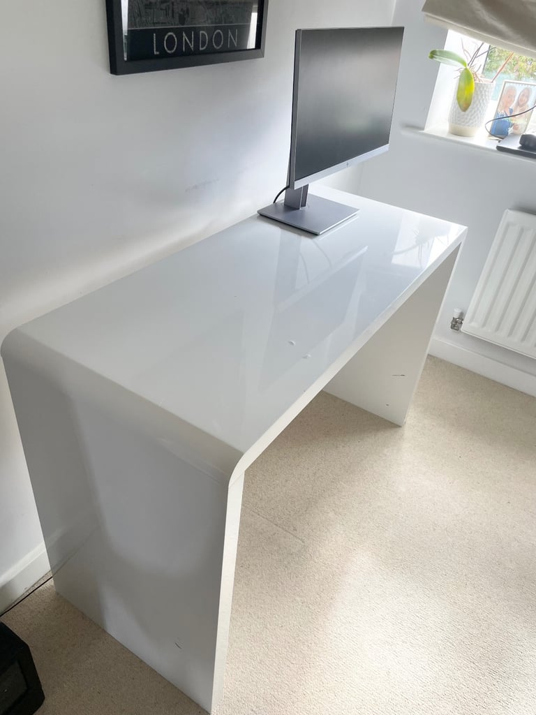 image for White gloss desk 