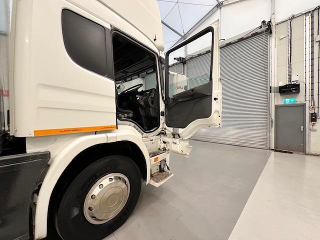 Scania P94 220 4x2 Sleeper Cab Box Van Manual