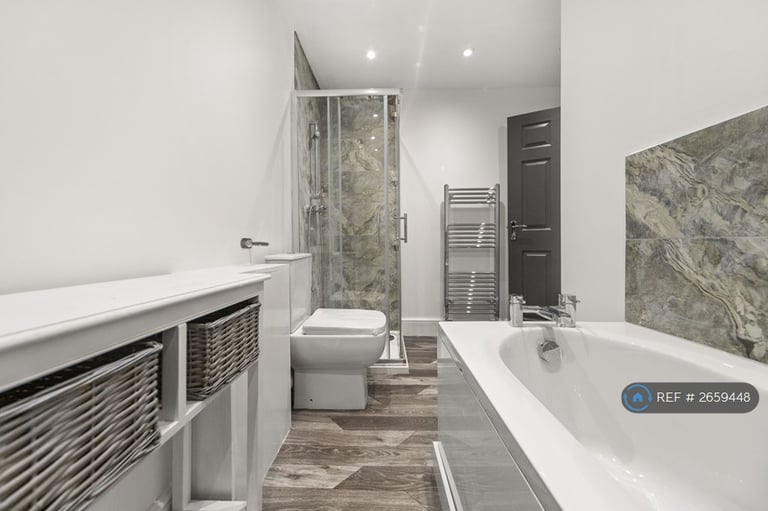 2 bedroom flat in Montpellier Terrace, Scarborough, YO11 (2 bed) (#2659448)