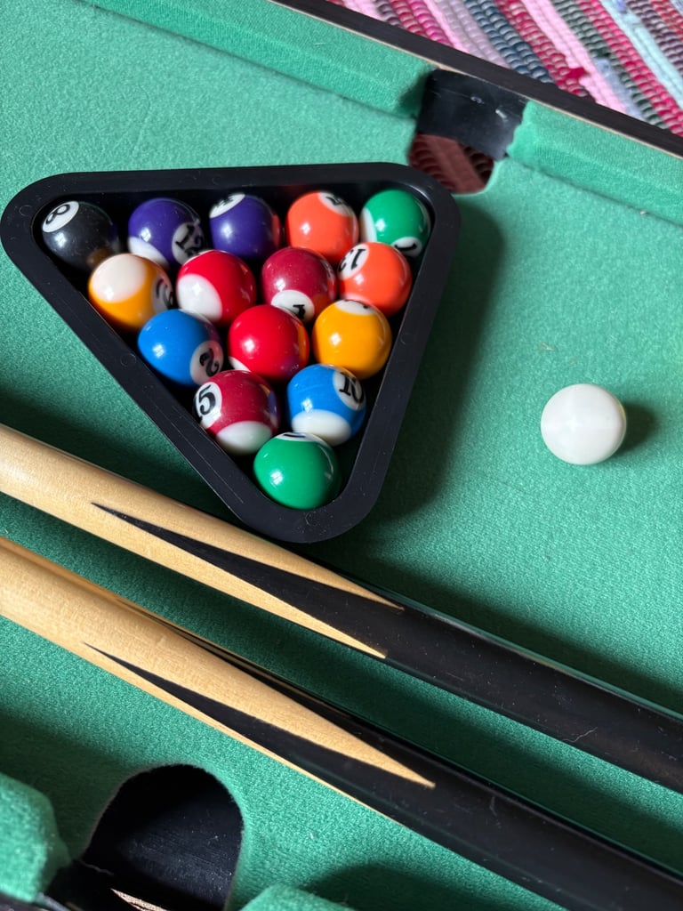 Children’s mini table top pool table 
