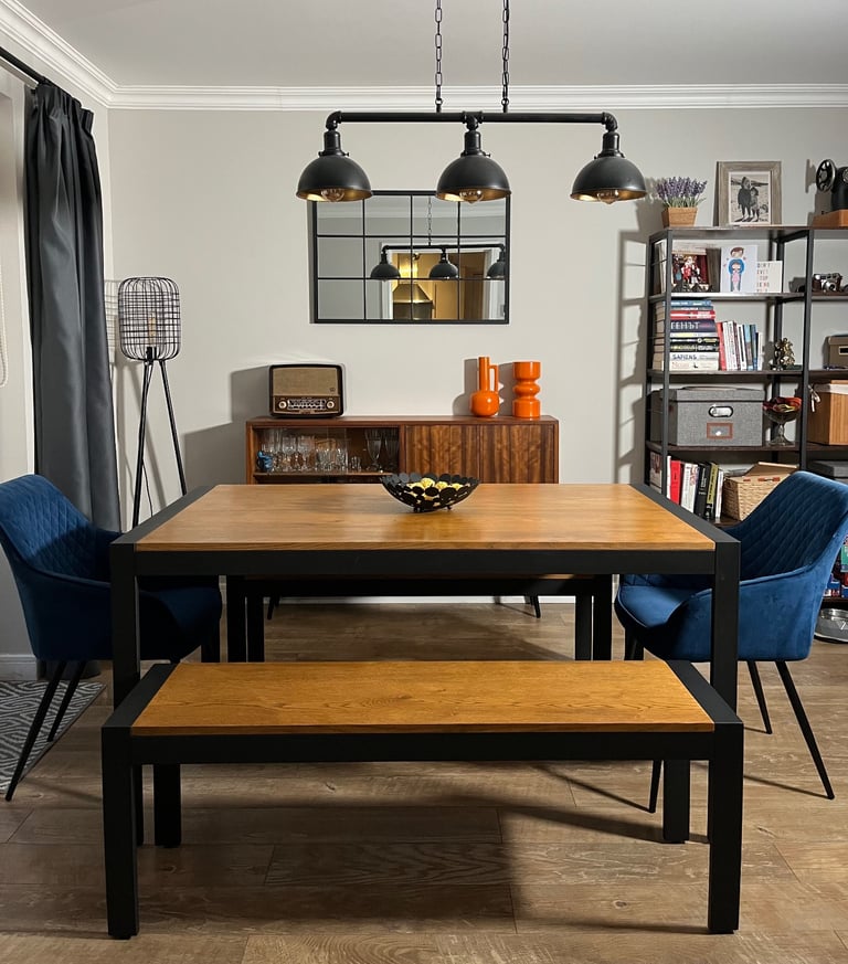 Stunning fully refurbished 6 person solid oak dining table set in urban/ industrial style
