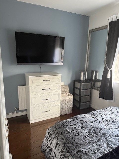 DOUBLE ROOM TO RENT BILLS INCLUDED 200 DEPOSIT IN ADVANCE 