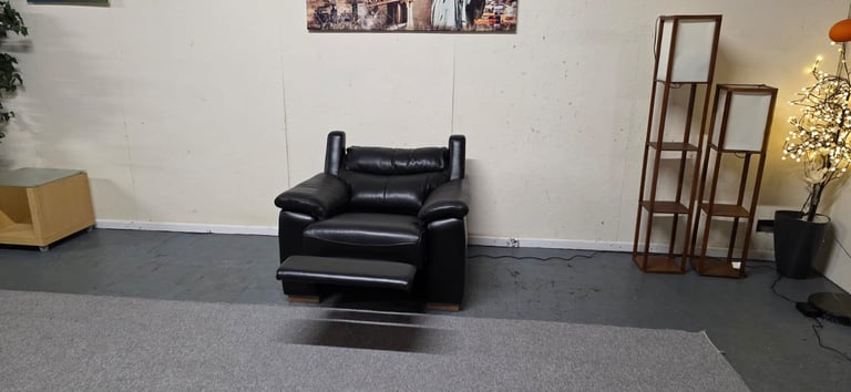 As New DFS®️ Medwick Black Genuine Leather Electric Power Recliner Armchair USB Charging RRP £1099