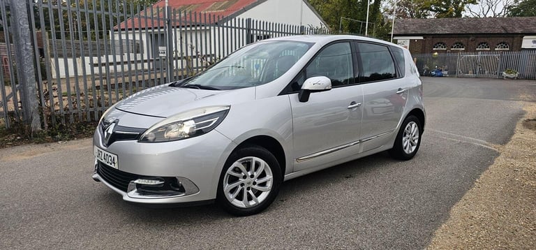 RENAULT SCENIC 1.6 Dynamique TomTom 1.6 110 2015