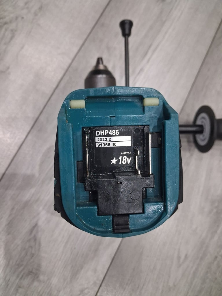 Makita 18v lxt brushless dhp486 have duty combi drill with genuine battery and charger 