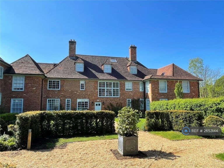 2 bedroom flat in Adams Walk, Midhurst, GU29 (2 bed) (#2653144)