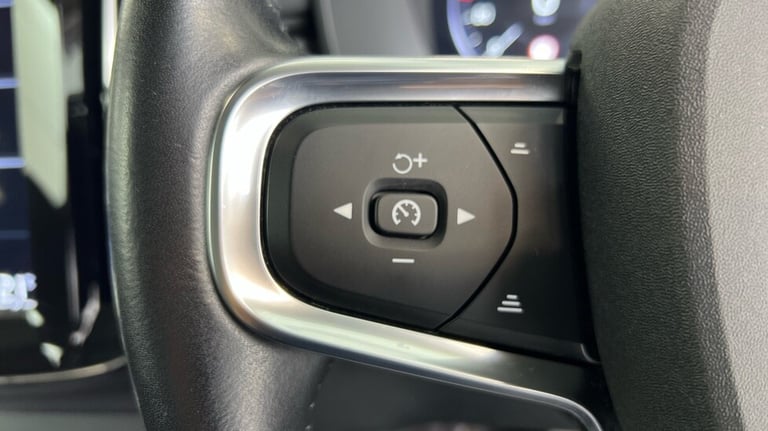 2021 Volvo XC40 Inscription, B4 mild hybrid (Rear Camera,  Black Leather Interior) Estate Petrol ...