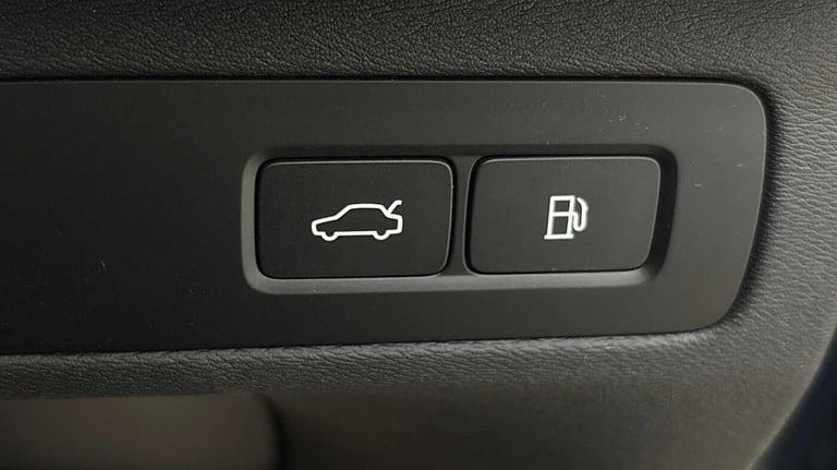 2025 Volvo XC90 Ultra, T8 AWD Plug-in hybrid, Electric/Petrol, Dark, 7 Seats ESTATE Petrol/Electr...