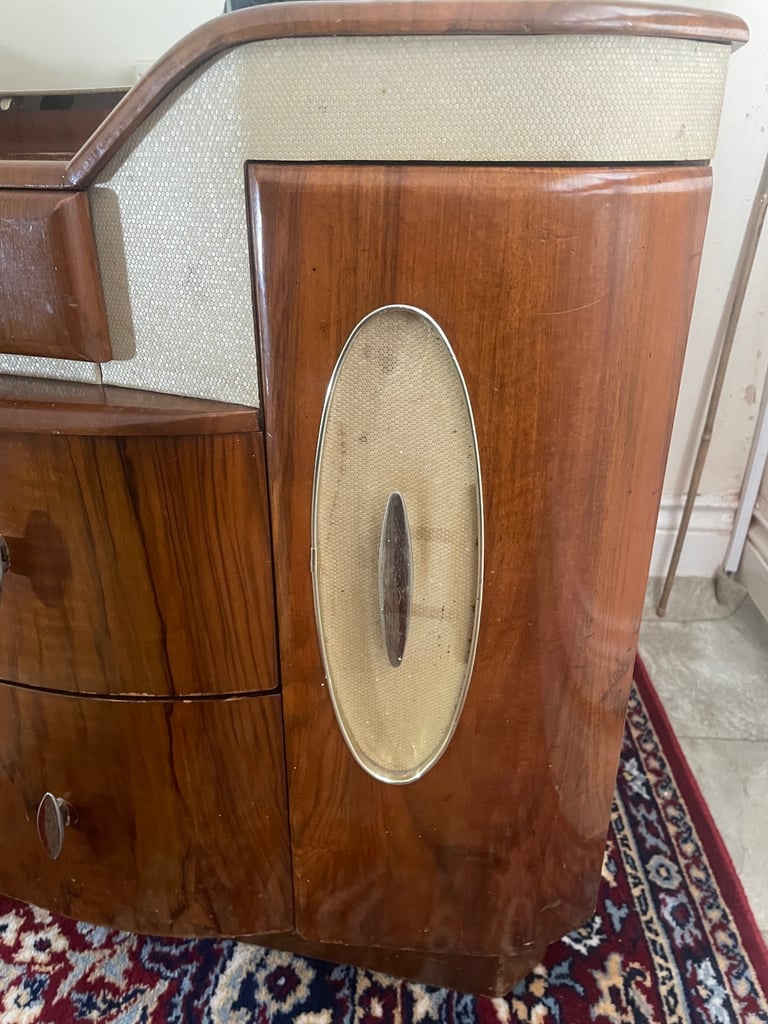 Dresser With Large Mirror 