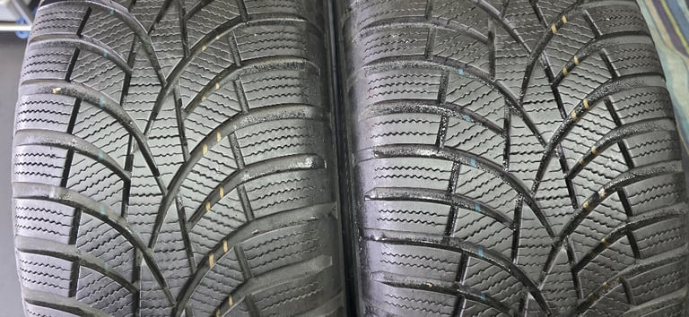 215 60 16  2 x tyres Toyo Tires OBServe S944 All Season