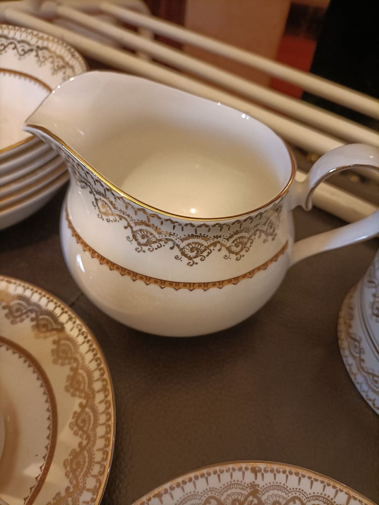 Elizabethan vintage fine china set. As per pictures. Collection only 