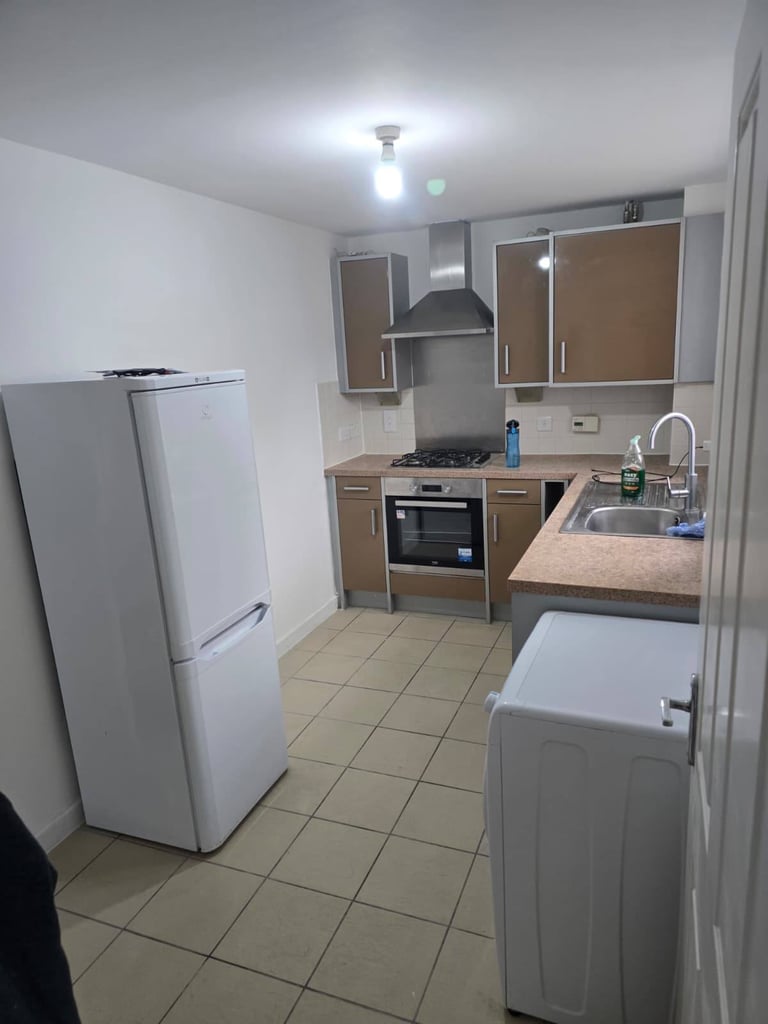 🌟 NEWLY-REFURBISHED 3/4 BED SEMI-DETACHED HOUSE – OXLEY PARK, MK4 🌟 Available Now – £1,695 pcm ***