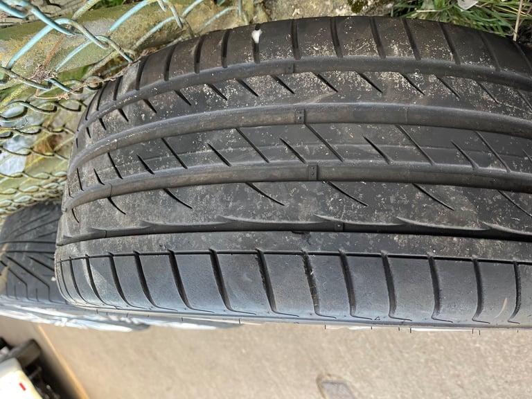 20” Alloy wheels with 255/35 ZR20 tyres.