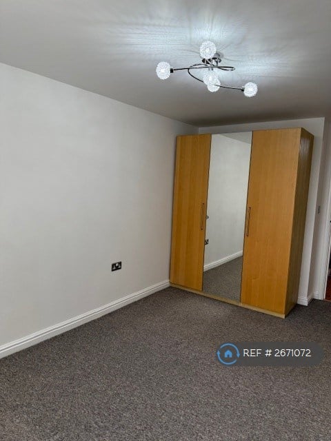 1 bedroom flat in Maidstone Road, Kent, ME4 (1 bed) (#2671072)