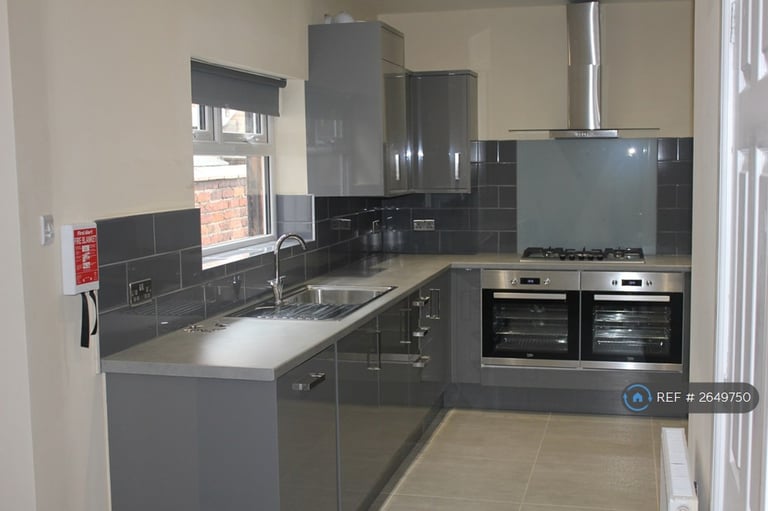 5 bedroom house in Deramore Street, Manchester, M14 (5 bed) (#2649750)
