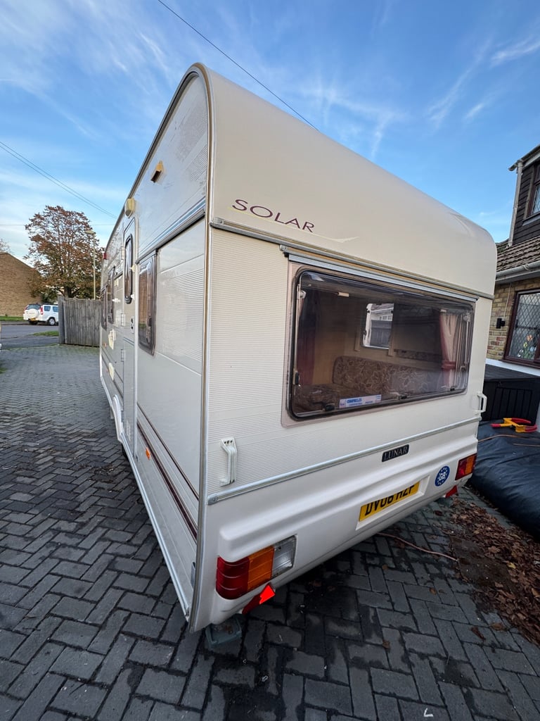 1998 Lunar Solar 465-5 Berth Caravan, Full Size Awning, Double Dinette Family Layout.