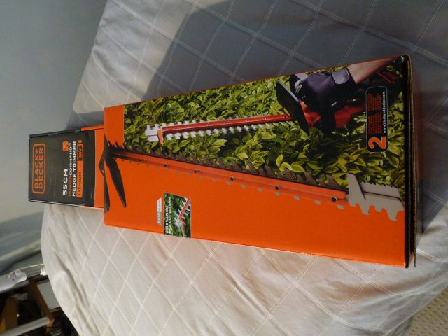 BLACK  AND  DECKER  36v  CORDLESS  HEDGE  TRIMMER --  BRAND  NEW --  BARE  UNIT