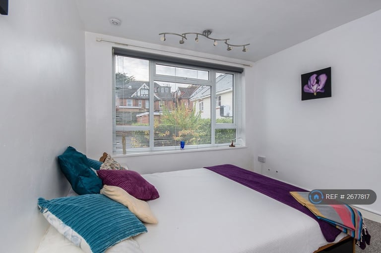 2 bedroom flat in Burnaby Road, Bournemouth, BH4 (2 bed) (#2677817)