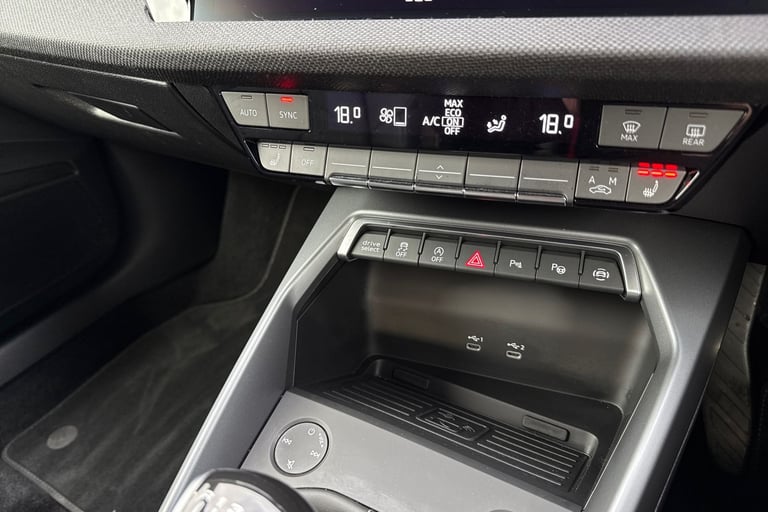 2025 Audi A3 Black Edition 35 TFSI  150 PS 6-speed Saloon PETROL Manual