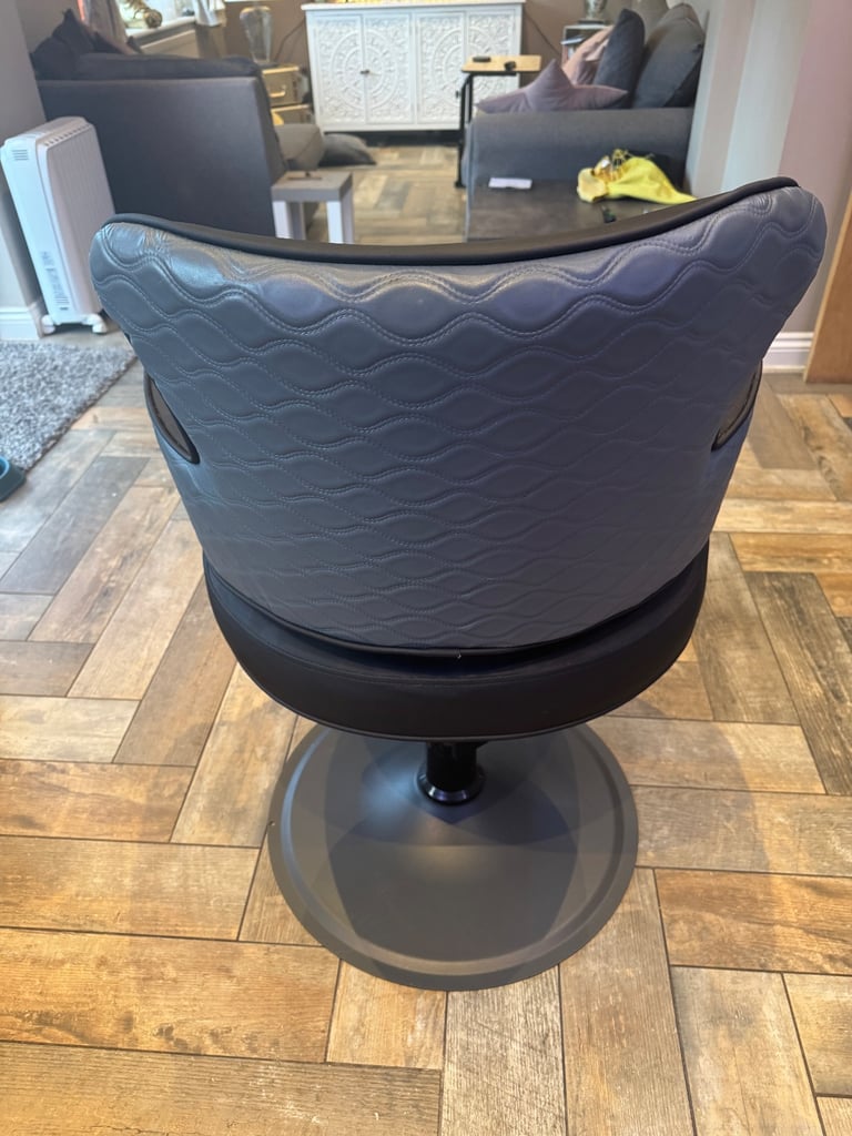 Hairdressing Chair 
