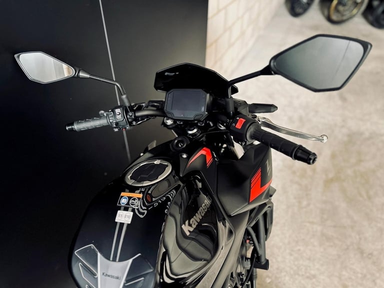 Stunning Low Mileage 2024/24 Kawasaki Z650 Motorcycle