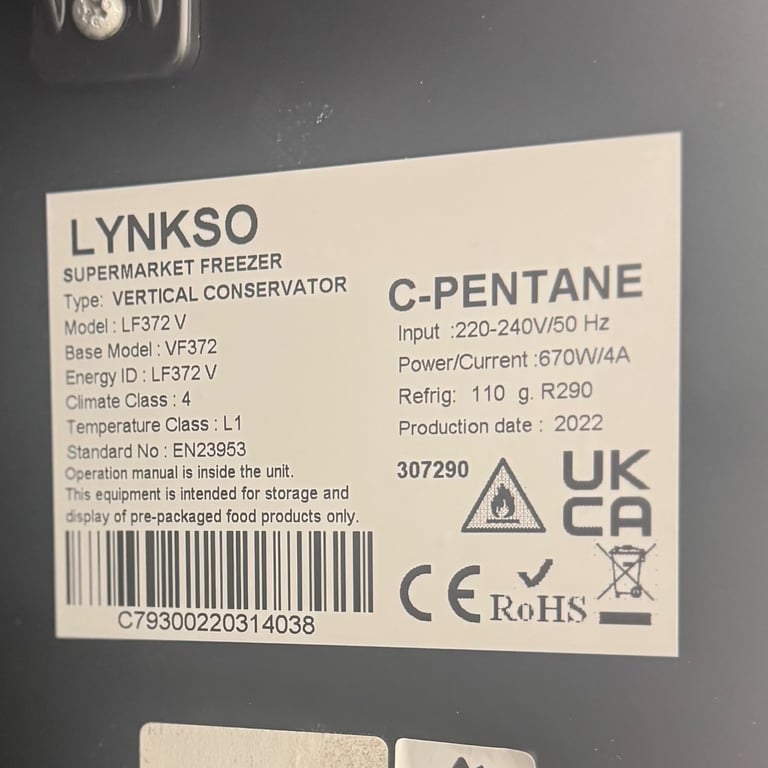 LYNKSO UPRIGHT COMMERCIAL FREEZER 