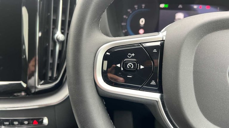 2022 Volvo XC60 2.0 B4D Plus Dark 5dr AWD Geartronic SUV Diesel Automatic