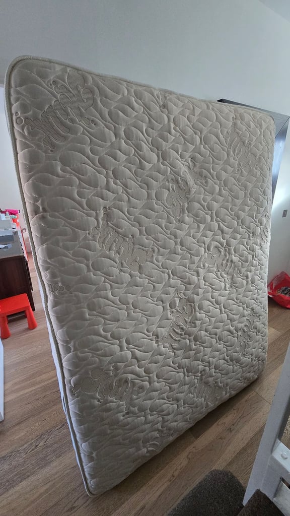 image for Kingsize Mattress 2000 Pocket Sprung 