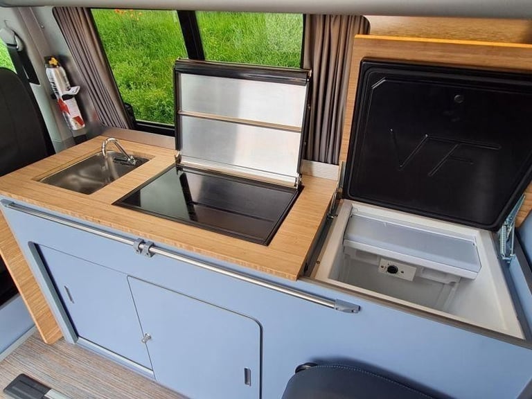 Volkswagen VW Transporter Uberbus Campervan