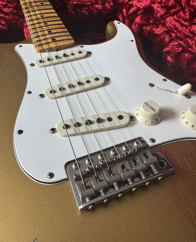 Fender Custom Shop LTD ’64 Special Stratocaster Relic Aztec Gold over Gold Sparkle