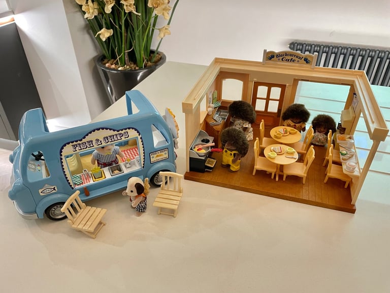 Sylvanian families vintage Blackcurrant cafe and fish and chip van immaculate 
