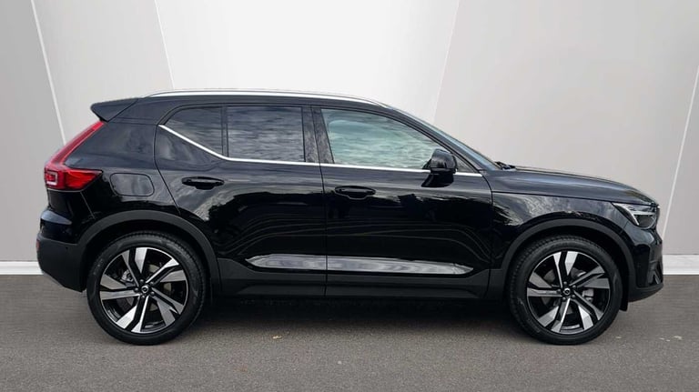 2025 Volvo XC40 2.0 B4P Ultra Dark 5dr Auto SUV Petrol Automatic