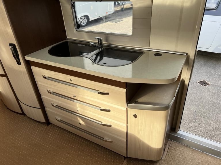 2012 HOBBY Prestige 645 