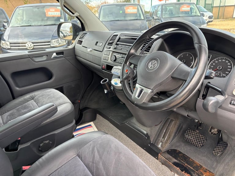 VOLKSWAGEN CARAVELLE DRIVE FROM WHEELCHAIR ACCESSIBLE VEHICLE 2.0 TDI