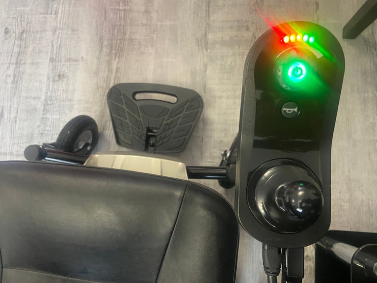 Mobility power chair, Electric wheelchair I-Go Crest CSS, 18 months old. Free delivery possible.