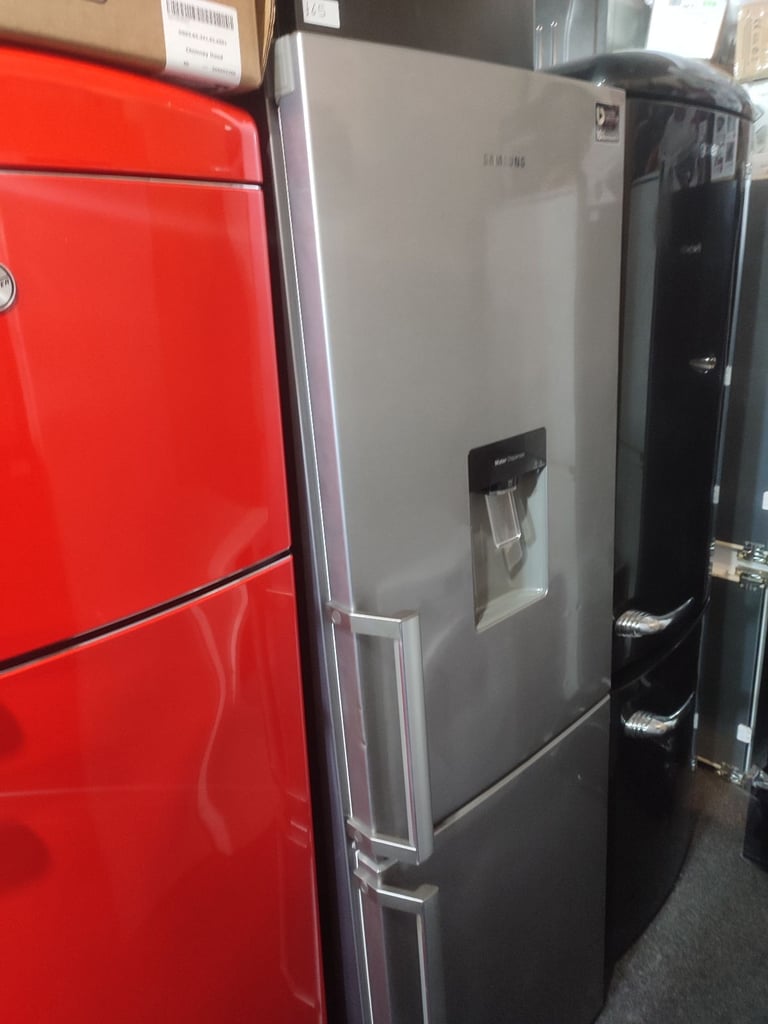 image for ➡️➡️SALE TODAY⬅️⬅️ TALL SILVER SAMSUNG 60CM WIDE FROST FREE FRIDGE FREEZER WITH WATER DISPENSER 