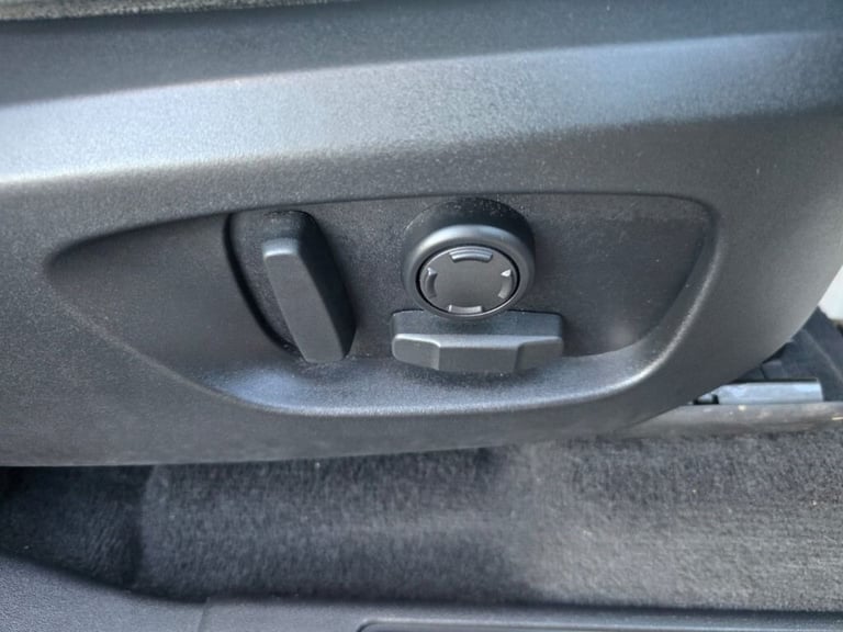 2016 Land Rover Discovery Sport 2.0 TD4 HSE SUV 5dr Diesel Auto 4WD Euro 6 (s/s) (180 ps) ESTATE ...