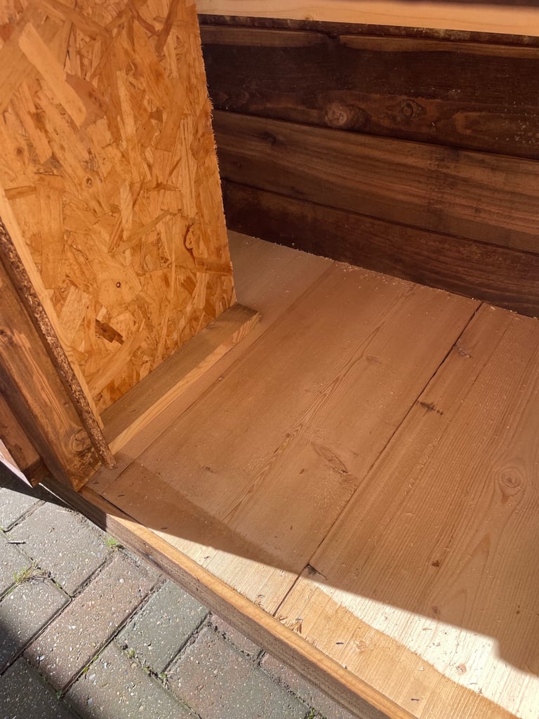 New Strong Rabbit/Guinea Pig Hutch With Sleeping Partition